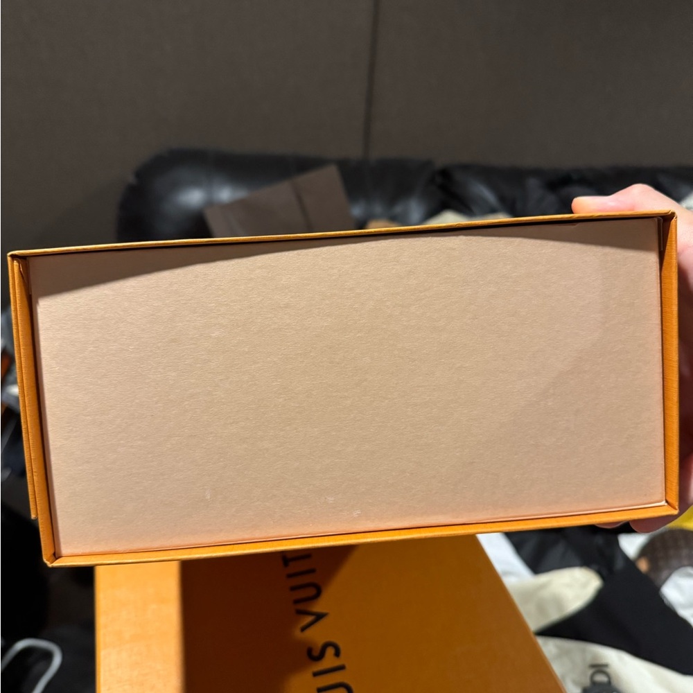 Louis Vuitton Gift Box - Picture 8 of 13